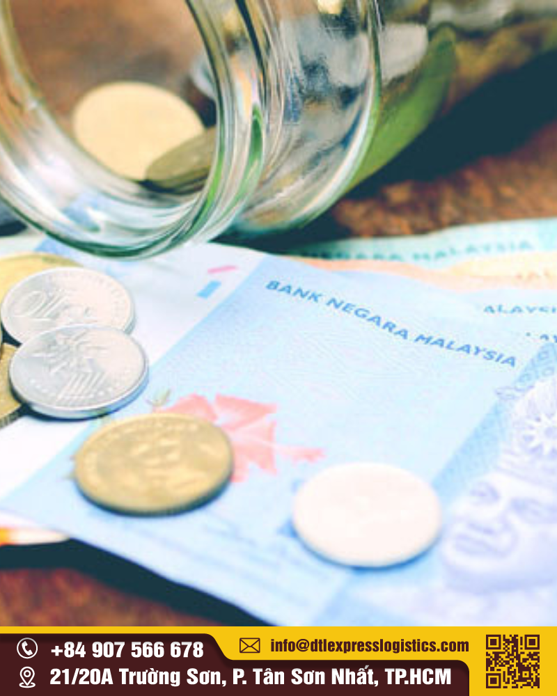 Hiện nay, một đồng Ringgit Malaysia đổi được khoảng 5.700 tiền Việt
